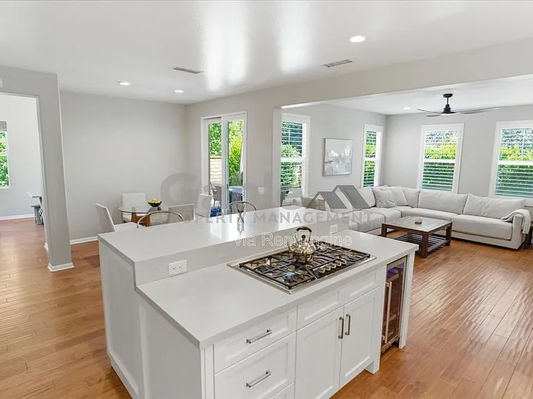 26882 Greenleaf Ct — Photo 8