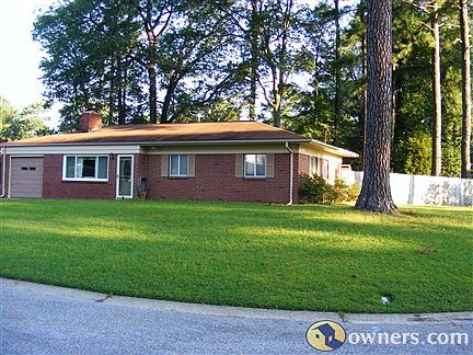 1959 Brick Ranch w/fenced back yard