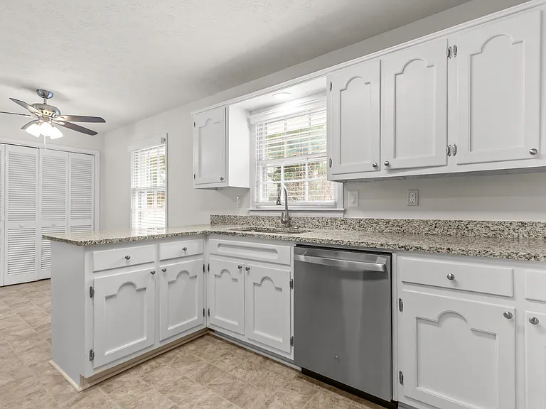 211 Murphy Ave — Photo 3