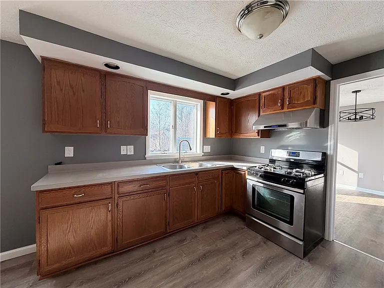 598 Bram Hall Dr — Photo 4