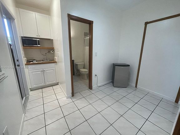 4th image of 3531 SW 13th St #A