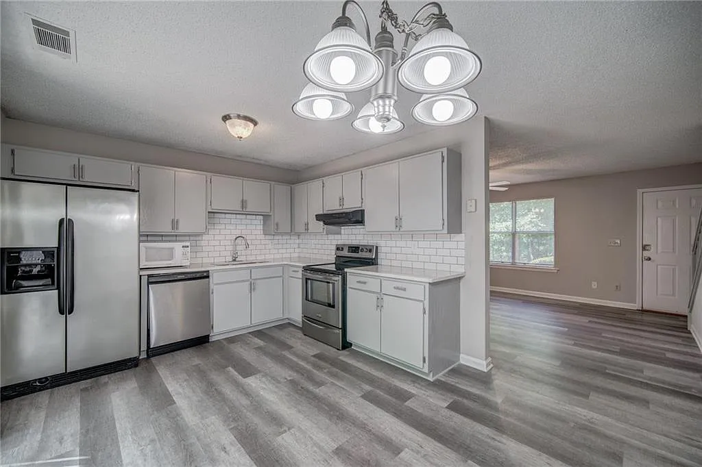 2 bed, 1.5 bath, 988 sqft, $1,390 — Photo 4