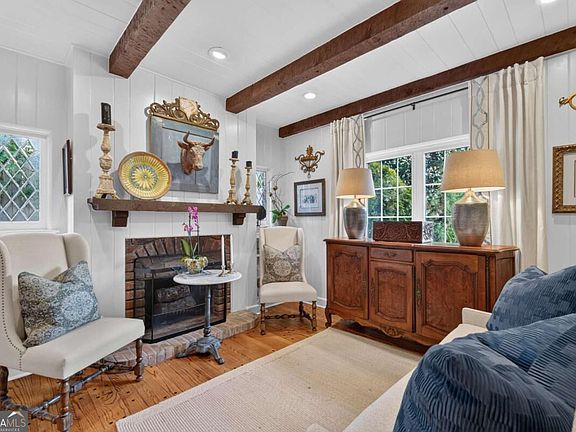 5th image of 3626 Kingsboro Rd NE