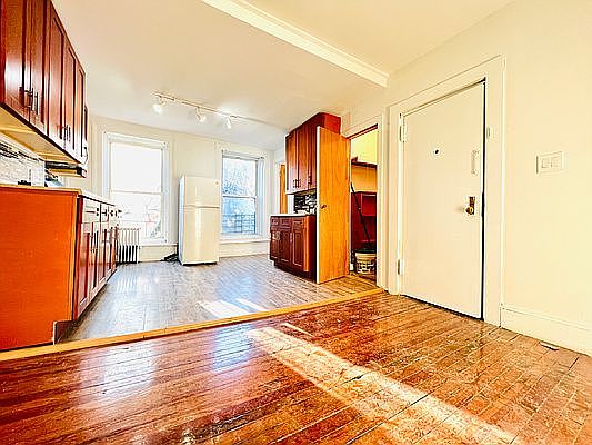 1st image of 84 Ryerson St #2