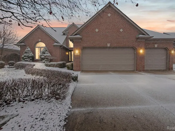 23199 Hidden Creek Dr, Macomb, MI 48042