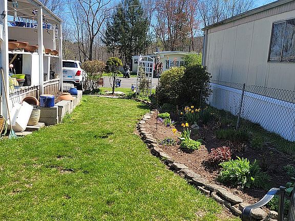 3rd image of 136 Thunderbird Dr