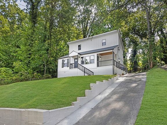 5th image of 1080 Westmont Rd SW