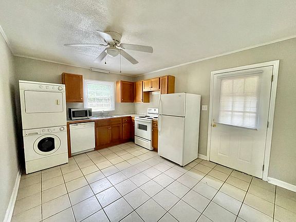 3rd image of 202 W Poplar Ave APT A
