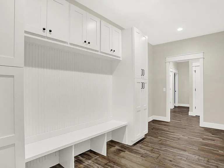 2110 S Smith Rd — Photo 21