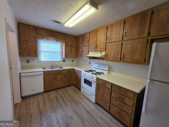 3rd image of 370 Williamsburg Way