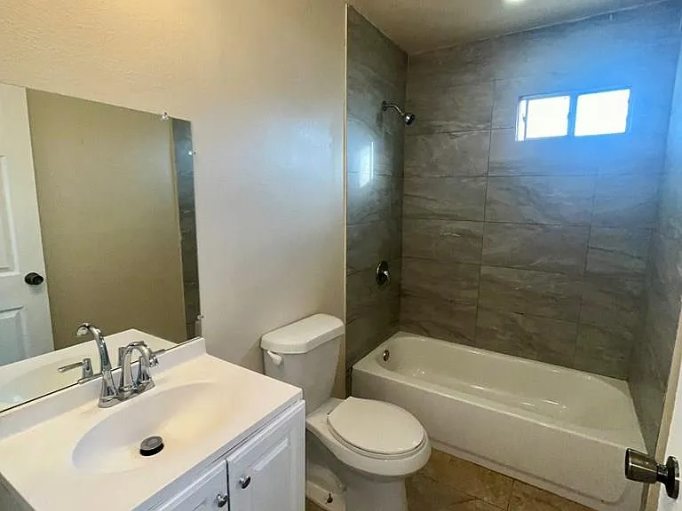 1485 E Stenger St — Photo 14