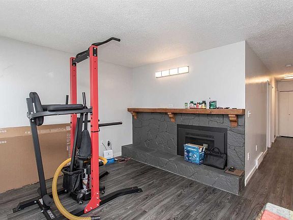 2nd image of 12 S Valley Cres