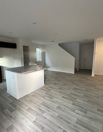 4th image of 5637 Alderhorn St #1