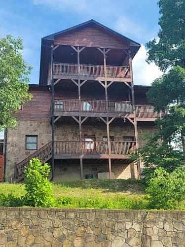1st image of 2405 Breezy Ridge Dr