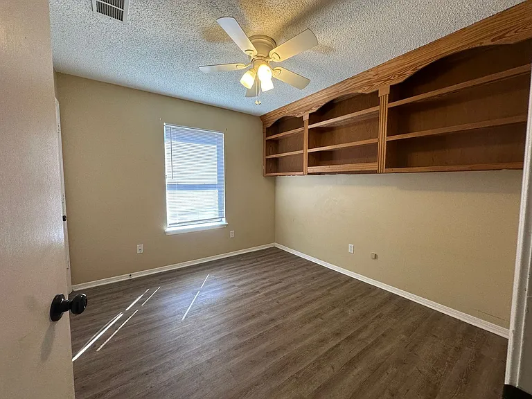 2111 Timberwood Ln — Photo 10