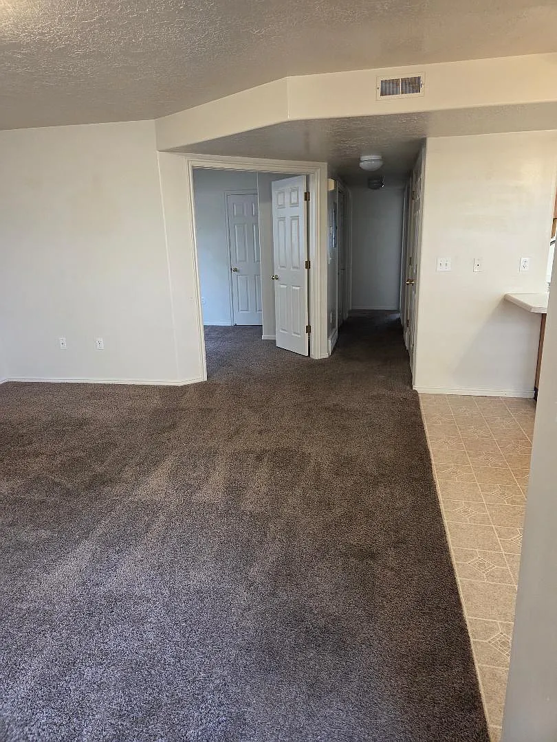 4937 S 300 W — Photo 3