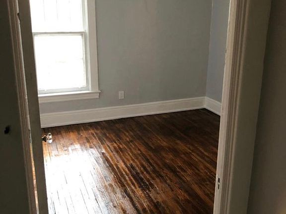 4th image of 10 Glendale Pl