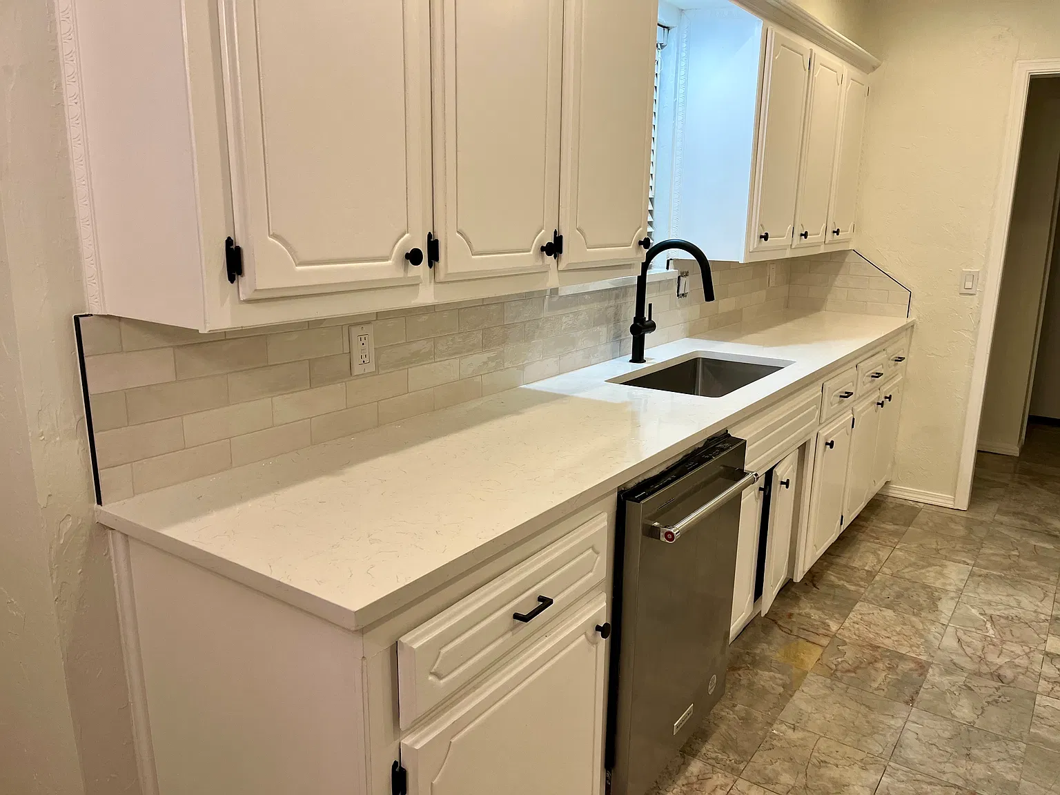 5 bed, 2.5 bath, 2155 sqft, $3,500 — Photo 2