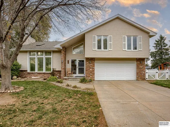 16566 Poppleton Ave, Omaha, NE 68130