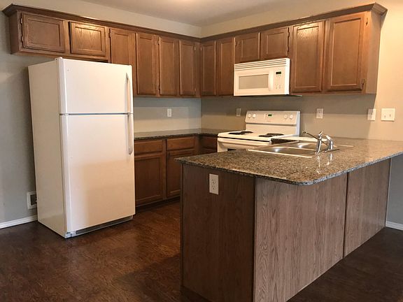 4th image of 3204 SW Deerfield Blvd #2