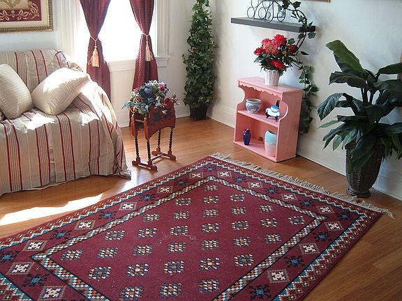 5th image of 903 Burns Ave #1