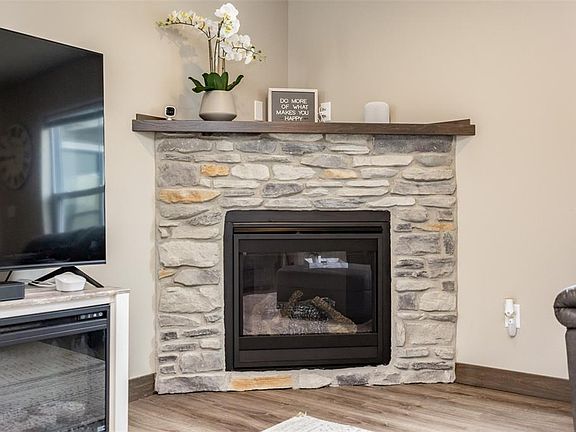 5th image of 1106 Creekside Dr