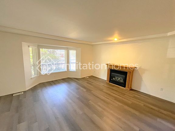 4th image of 11549 215th Ave E