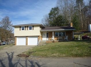 106 Brookhaven Dr, Nitro, WV 25143