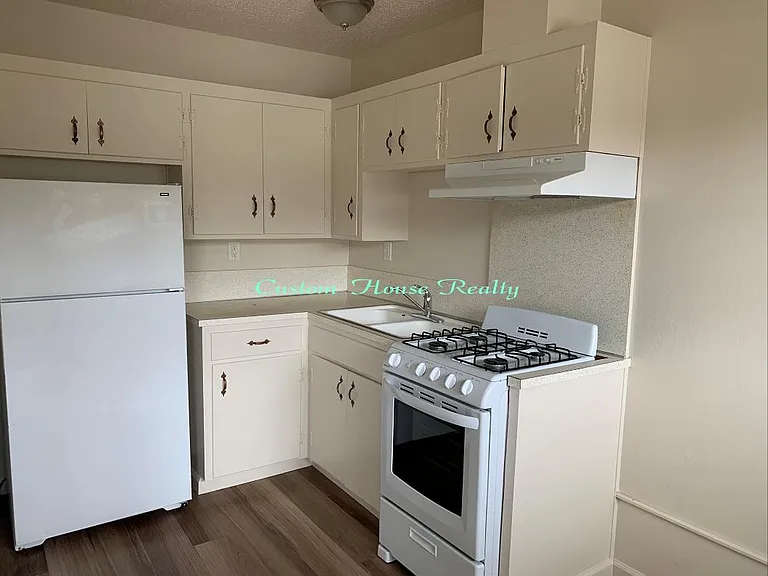 276 Carmel Ave #D — Photo 4