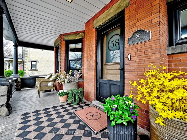 58 Tyler St, Aurora, ON L4G 2N2