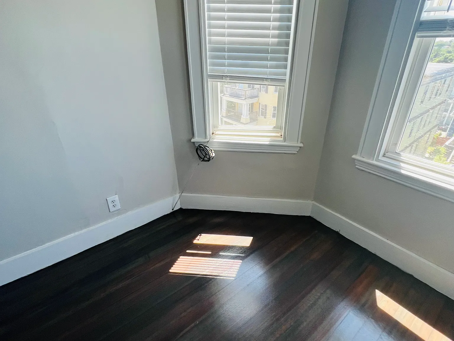 3 bed, 1.0 bath, 9999 sqft, $3,000 — Photo 3