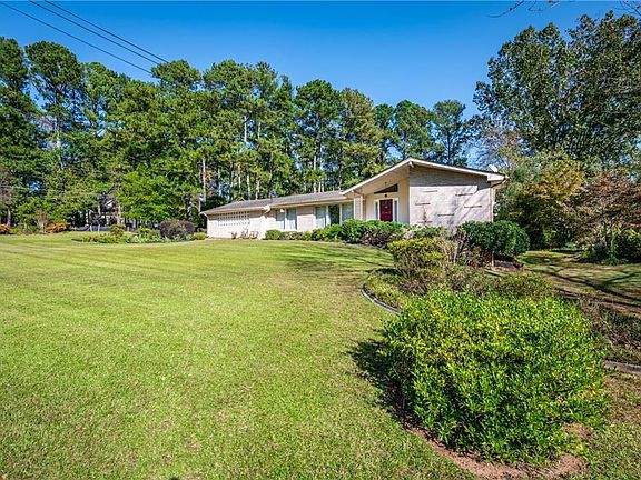 3rd image of 2743 Peppermint Dr