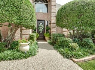 904 Riviera Dr, Mansfield, TX 76063