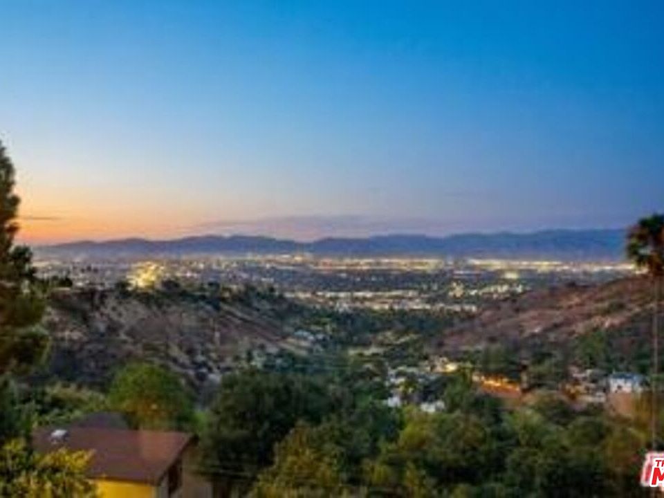 1st image of 14445 Mulholland Dr