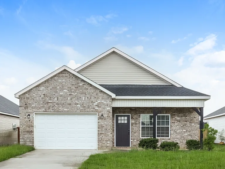 219 Beau Claire Cir — Photo 1