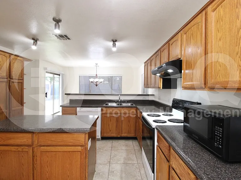 4759 E Lavender Ln — Photo 6
