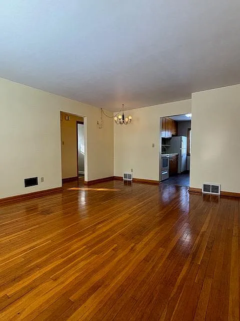 2 bed, 750 sqft, $1,200 — Photo 2