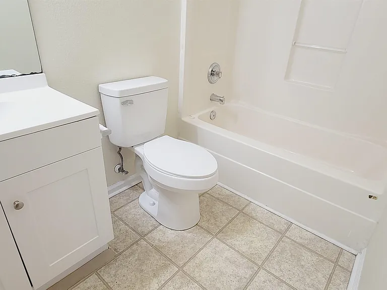 836 W Georgia St #B — Photo 17
