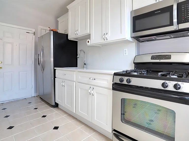 730 Bergen Ave #4 — Photo 5