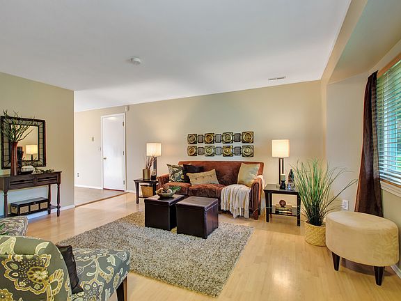 4th image of 8112 189th Street Ct E