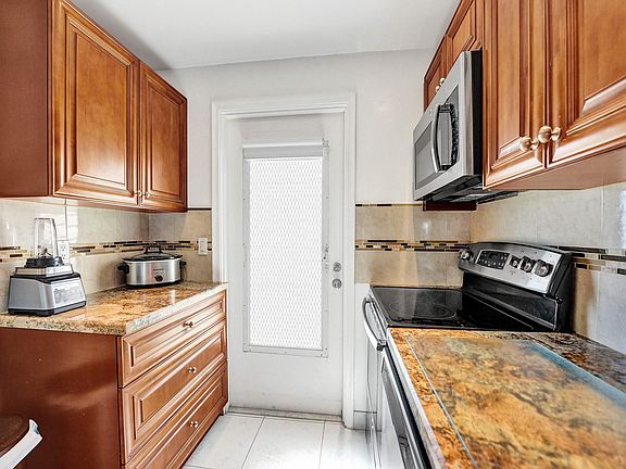5th image of 400 NE 20th Street #D107