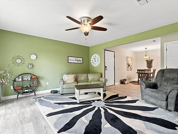 5th image of 567 Kelvington Dr APT 1