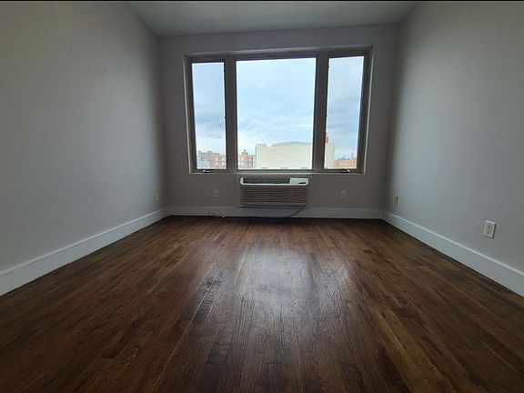 3rd image of 144 Jefferson St #2B