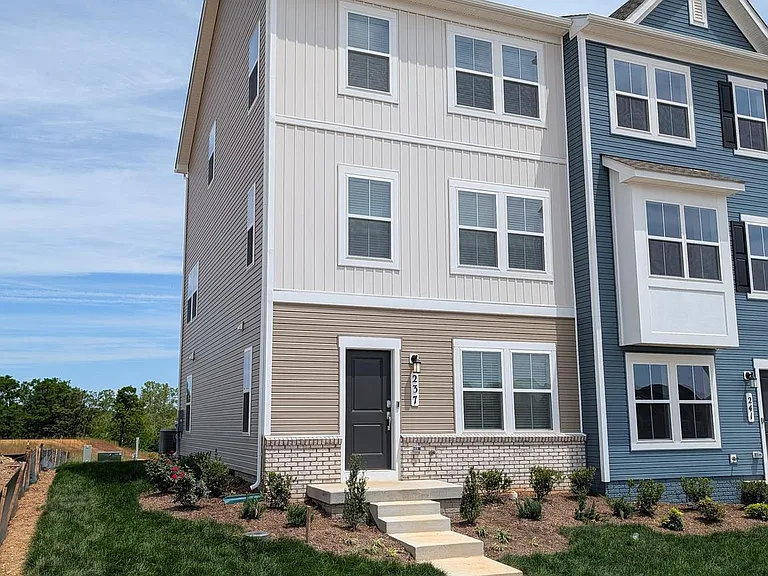 237 Swan Field Ave — Photo 1