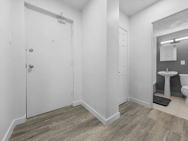 1160 Merivale Rd — Photo 12