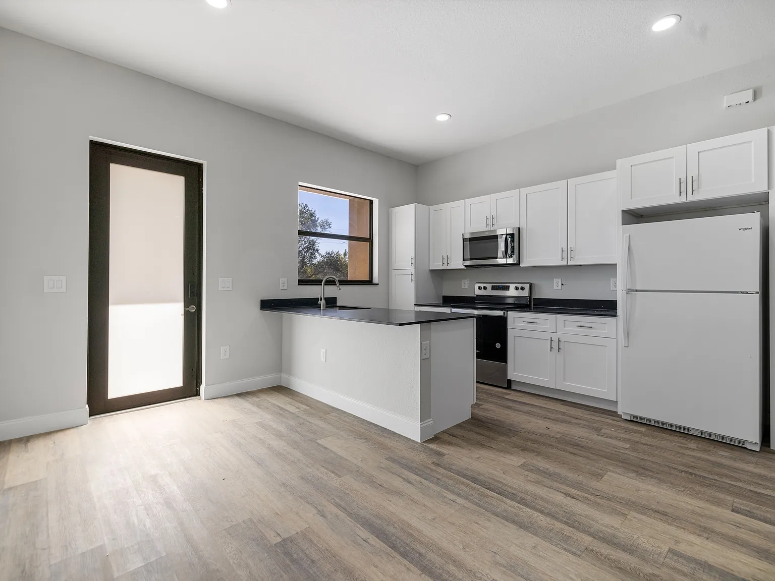 1101 Meadow Road — Photo 4