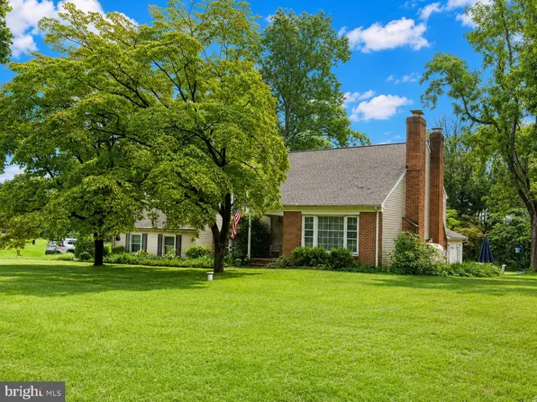 16 Clayton Park Dr, Glen Mills, PA 19342