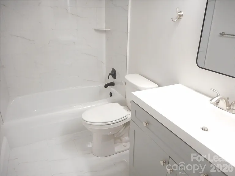 7556 Thorncliff Dr — Photo 15