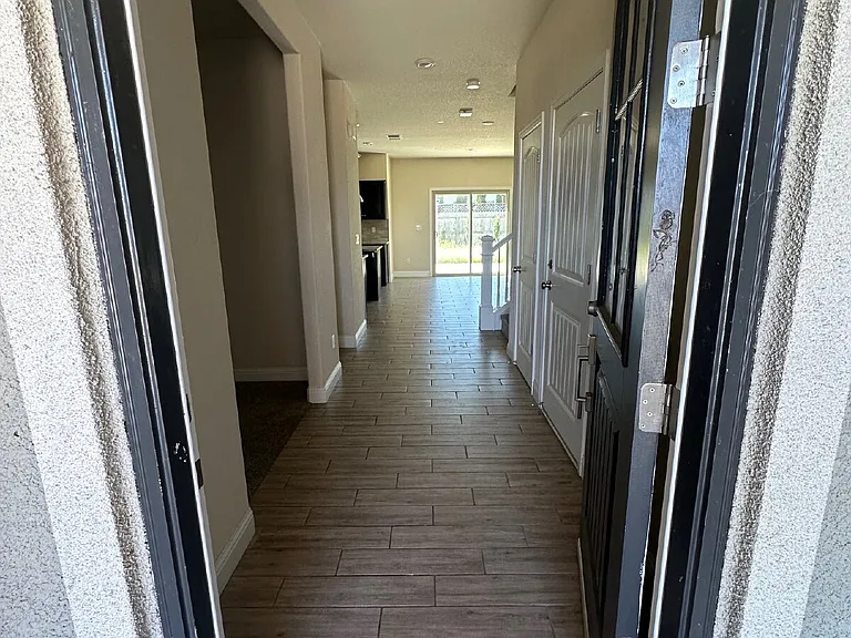 2494 Valdes Dr — Photo 9