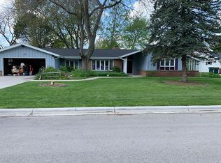 1011 Crestview Dr, Port Washington, WI 53074